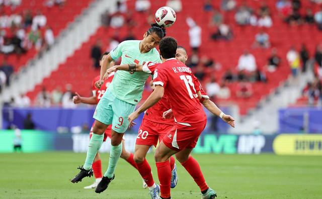 关于双方争夺赛局陷入僵局，悬念重重，观众心情跌宕起伏！的信息